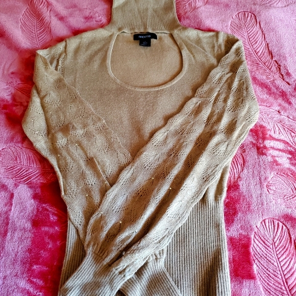 Women's Turtleneck Sweater - Picture 1 of 2
